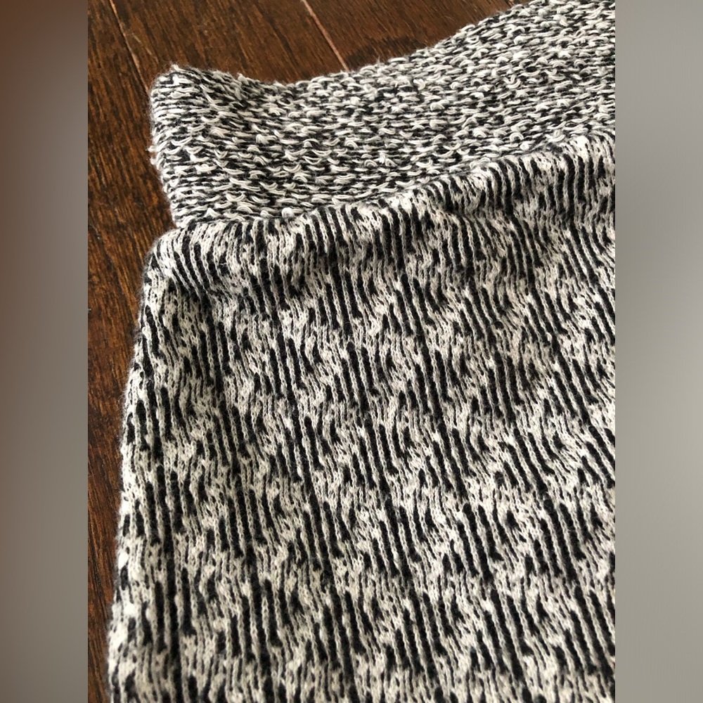 Ann Taylor LOFT Women’s S Black/White Knit Loop Stitch Elastic Waist Mini Skirt - Picture 2 of 10